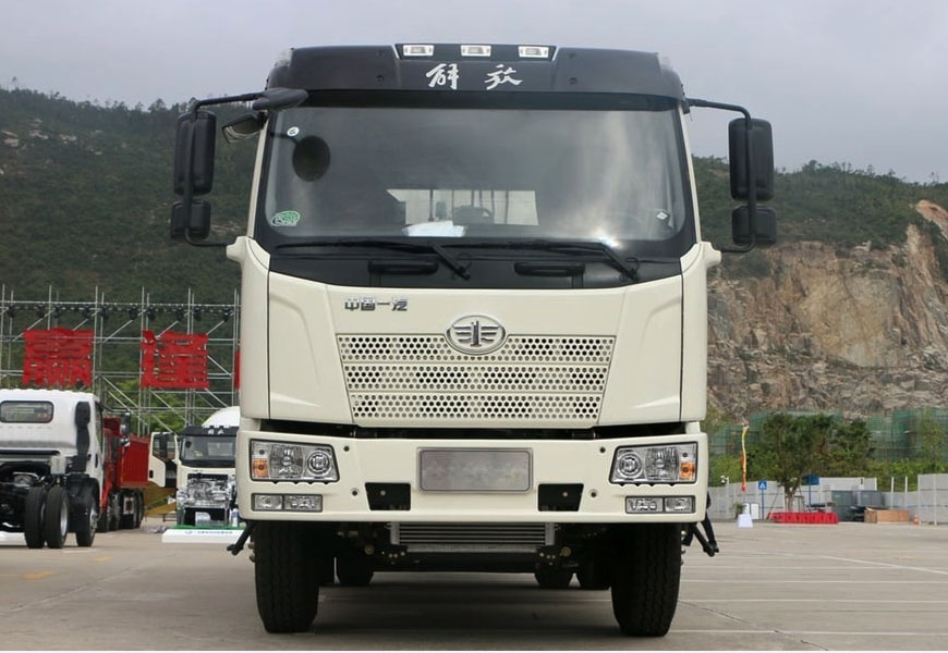 解放12方瀝青灑布車(chē)正面