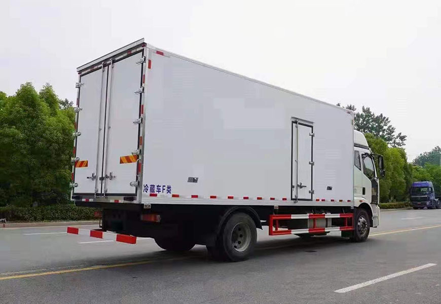 解放J6L精英版高頂雙臥冷藏車(chē)