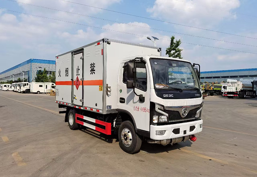 國六東風福瑞卡藍牌危險品廂式車