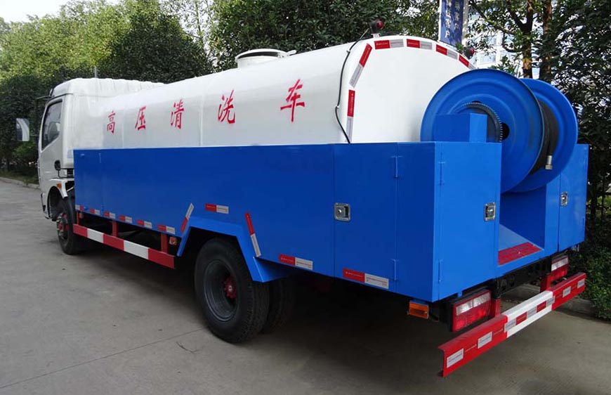 東風(fēng)多利卡小型高壓清洗車